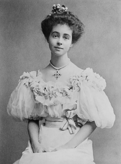 Framed Print : Consuelo Vanderbilt was forced by her family into marriage to the 9th Duke of Marlborough in 1895 Framed Print : Consuelo Vanderbilt was forced by her family into marriage to the 9th Duke of Marlborough in 1895