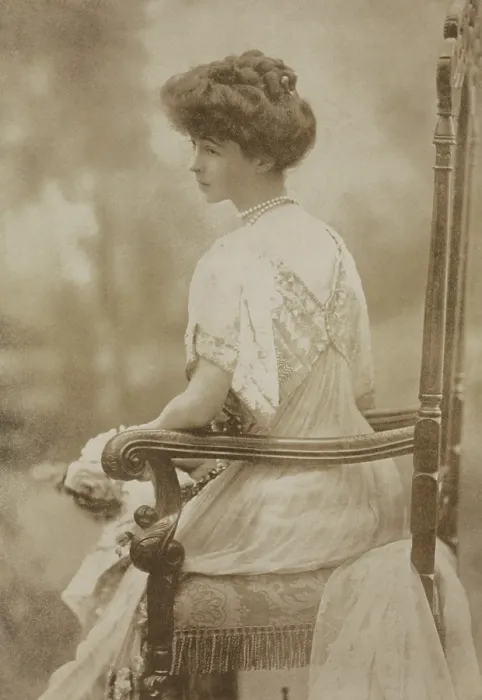 Framed Print : Consuelo Vanderbilt as a young woman, c. 1895-1905. She was in an arranged and loveless marriage to the 9th Duke of Marlborough Framed Print : Consuelo Vanderbilt as a young woman, c. 1895-1905. She was in an arranged and loveless marriage to the 9th Duke of Marlborough