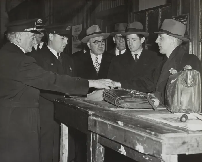 Framed Print : Convicted spy, American Tyler Kent, returning to the U.S. after his release from prison in Britain. Dec. 4, 1945