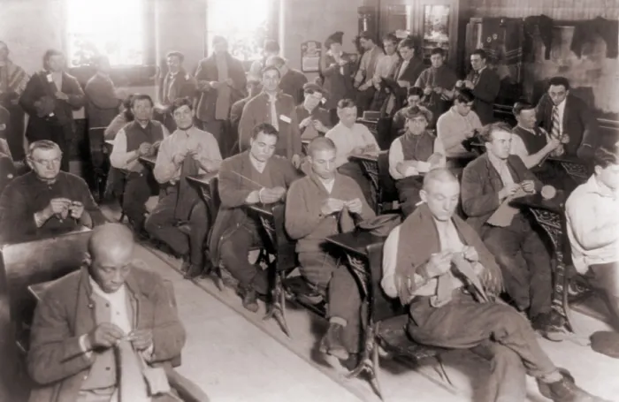 Framed Print : Convicts knitting in one of their classrooms at Sing Sing Prison in 1915 Framed Print : Convicts knitting in one of their classrooms at Sing Sing Prison in 1915