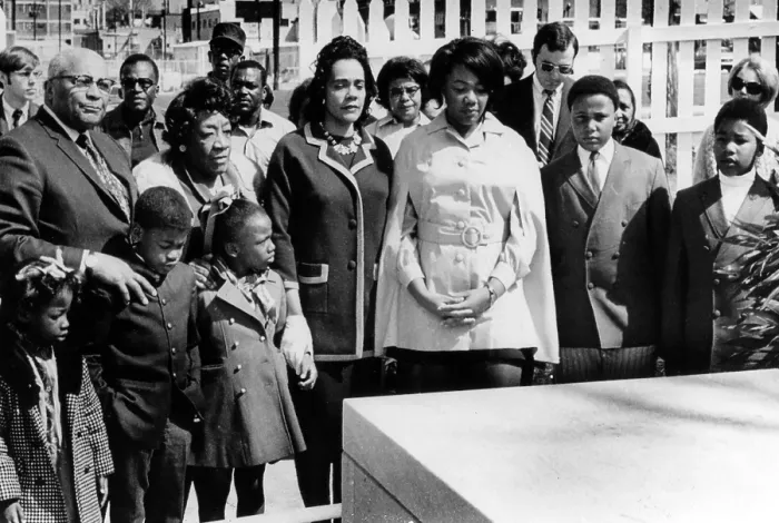 Framed Print : Coretta Scott King. Courtesy: CSU Archives  /  Everett Collection