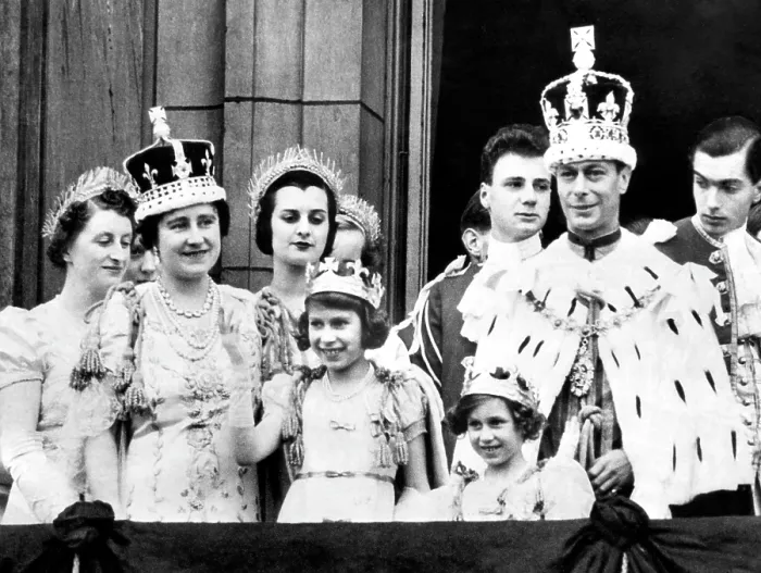Framed Print : After Coronation ceremonies, the Royal family gathers to greet their subjects