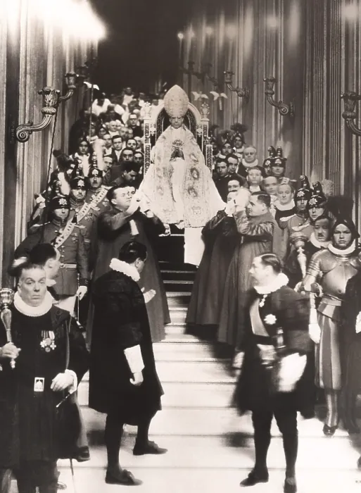 Framed Print : Coronation of Pope Pius XII, March 12, 1939. Flanked by Swiss guards and Church dignitaries, Pope Pius XII, was carried on his throne from the Vatican to St Framed Print : Coronation of Pope Pius XII, March 12, 1939. Flanked by Swiss guards and Church dignitaries, Pope Pius XII, was carried on his throne from the Vatican to St
