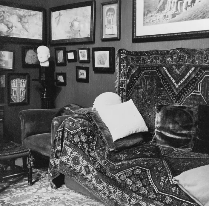 Framed Print : The couch in the consulting room of Sigmund Freud's office in Vienna as it looked in 1938, before his emigration to England when Germany annexed Austria Framed Print : The couch in the consulting room of Sigmund Freud's office in Vienna as it looked in 1938, before his emigration to England when Germany annexed Austria