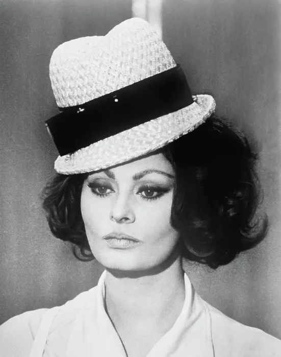 Framed Print : A COUNTESS FROM HONG KONG, Sophia Loren, 1967