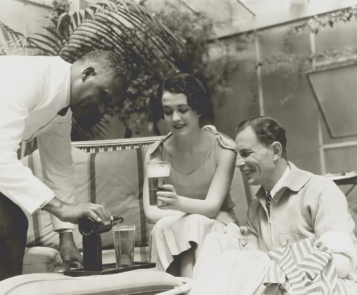 Framed Print : Couple served beer in a 1933 advertising photo for a brewer. (BSLOC_2013_8_155)