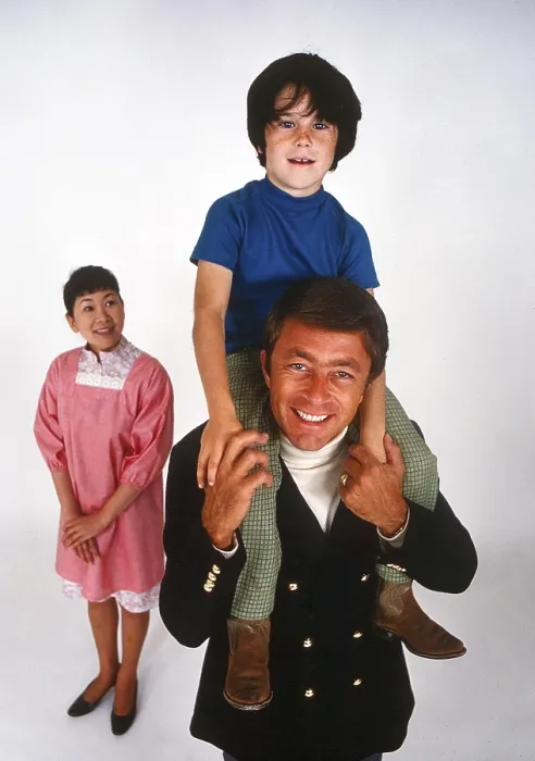 Framed Print : THE COURTSHIP OF EDDIE'S FATHER, from left: Miyoshi Umeki, Bill Bixby (top), Brandon Cruz