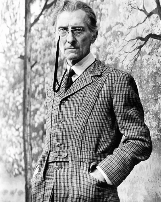 Framed Print : THE CREEPING FLESH, Peter Cushing, 1973 Framed Print : THE CREEPING FLESH, Peter Cushing, 1973