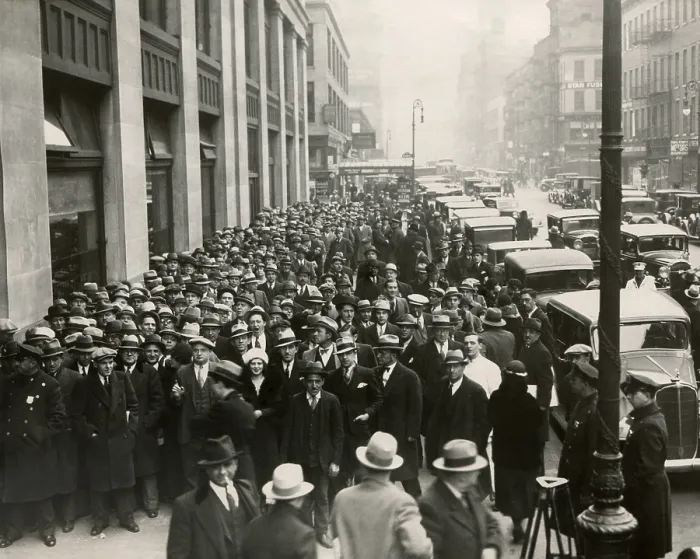 Framed Print : Crowd of applicants at Broad of Health for permits to sell beer in NYC, April 6, 1933