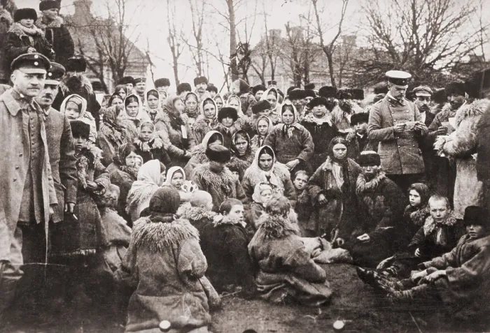 Framed Print : Crowd of Eastern European emigrants, possibly Jewish, with three Russian officials, who are reviewing their travel papers. ca. 1912