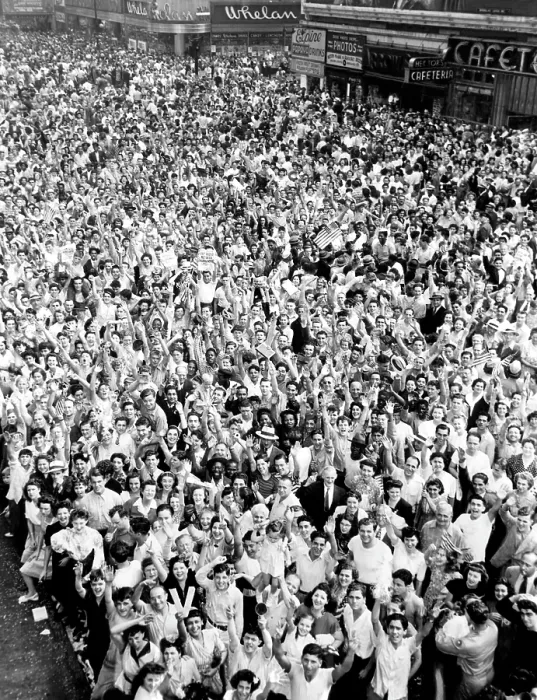 Framed Print : Crowds on the streets of New York celebrating the end of World War II, August 15, 1945.. Courtesy: CSU Archives  /  Everett Collection