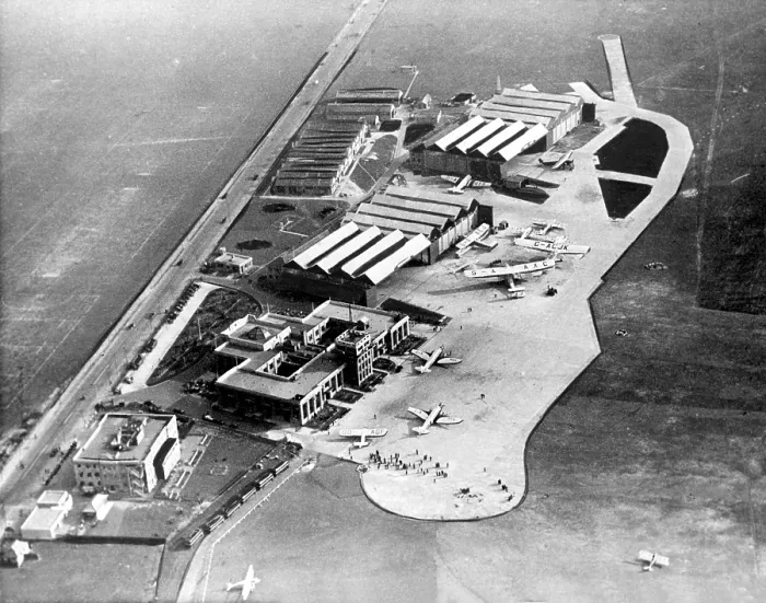 Framed Print : Croydon Airport in England (1940).. Courtesy: CSU Archives  /  Everett Collection