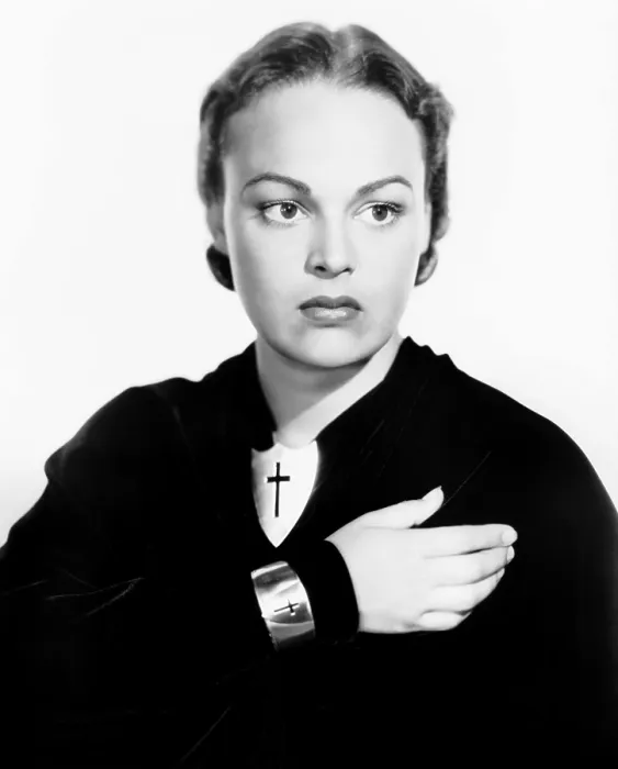 Framed Print : THE CRUSADES, Katherine DeMille, in jewelry designed by Travis Banton, 1935 Framed Print : THE CRUSADES, Katherine DeMille, in jewelry designed by Travis Banton, 1935