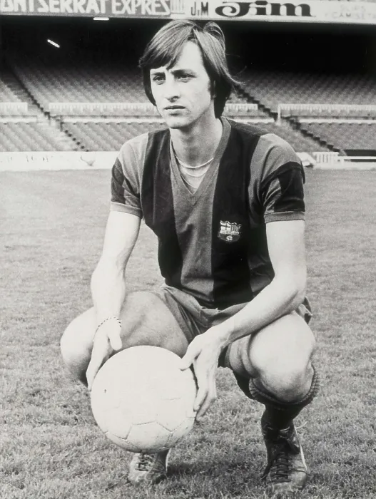 Framed Print : CRUYFF, Johan (1948). Presentation of Johan Cruyff as new player of Barcelona FC (1973). AISA / Everett Collection**US SALES ONLY** Framed Print : CRUYFF, Johan (1948). Presentation of Johan Cruyff as new player of Barcelona FC (1973). AISA / Everett Collection**US SALES ONLY**