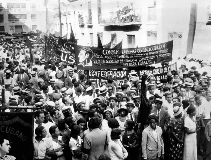 Framed Print : Cubans wait for the body of martyred Julio Antonio Mella, founder of the Cuban Communist Party
