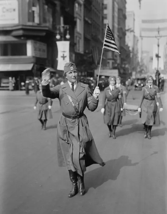 Framed Print : Daisy Harriman (1870-1967), parading in New York, wearing a Red Cross uniform