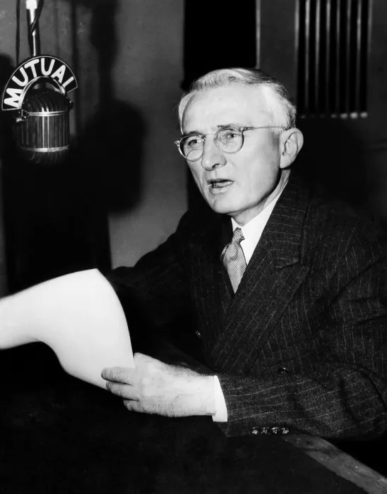 Framed Print : Dale Carnegie, 1945. Courtesy: CSU Archives / Everett Collection