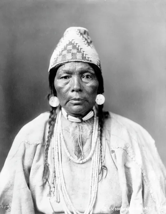 Framed Print : Daughter of Chief Kamakur, Nez Perc tribe, photo ca. 1915 Framed Print : Daughter of Chief Kamakur, Nez Perc tribe, photo ca. 1915