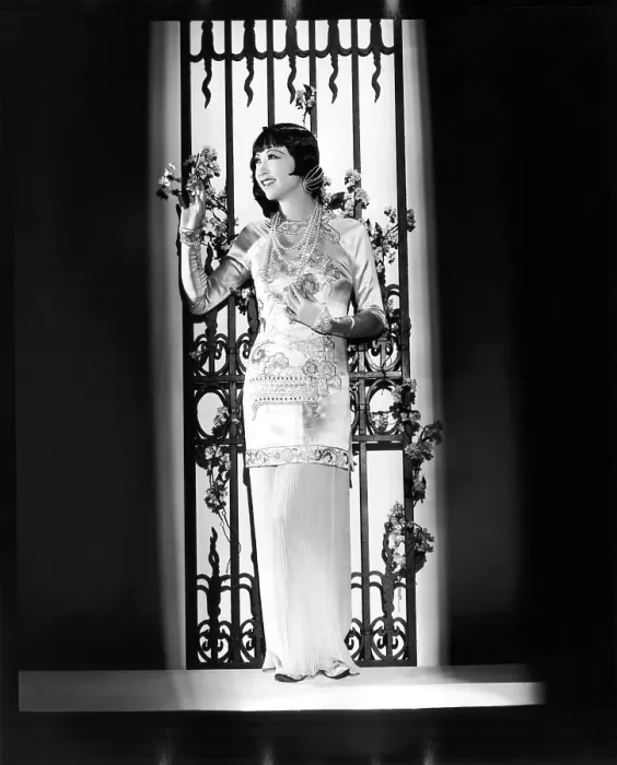 Framed Print : DAUGHTER OF THE DRAGON, Anna May Wong, 1931 Framed Print : DAUGHTER OF THE DRAGON, Anna May Wong, 1931
