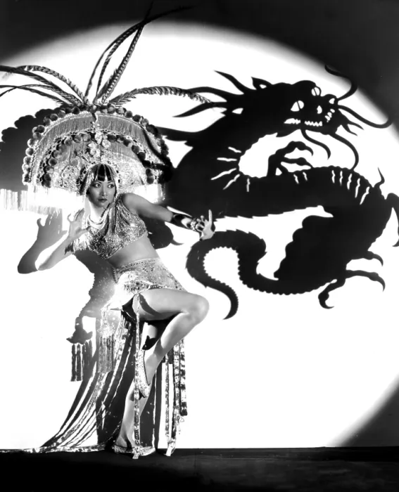 Framed Print : DAUGHTER OF THE DRAGON, Anna May Wong, 1931 Framed Print : DAUGHTER OF THE DRAGON, Anna May Wong, 1931