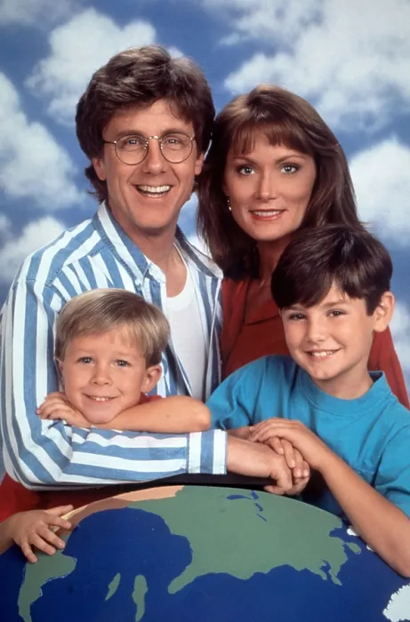 Framed Print : DAVE'S WORLD, from left: Andrew Ducote (below), Harry Anderson, DeLane Matthews, Zane Carney (below), (1993), 1993-97