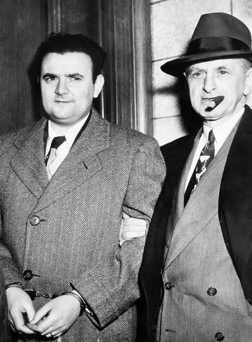 Framed Print : David Greenglass (left), spy for the Soviet Union, after he testified against his sister Ethel Rosenberg and her husband Julius Rosenberg in court, New York, 1951