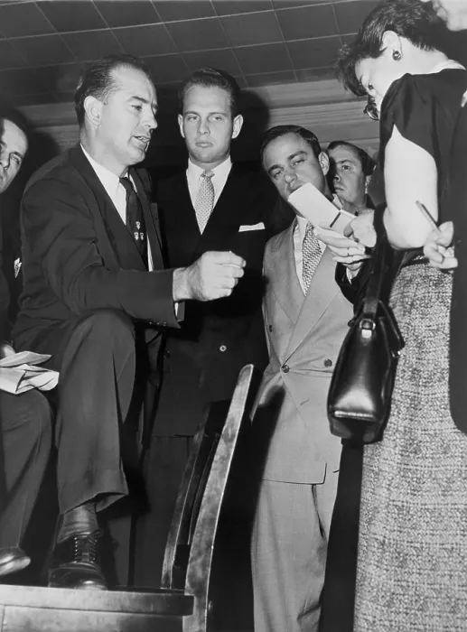 Framed Print : David Schine, between colleague Roy Cohn (right) and their boss Senator Joseph McCarthy in 1953