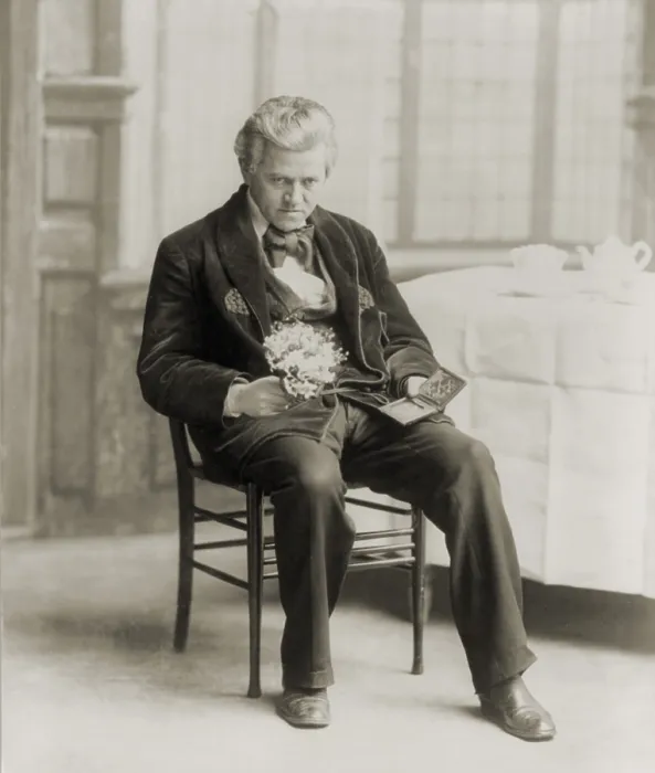 Framed Print : David Warfield (1866-1951), American actor, in THE MUSIC MASTER, a play about a Viennese conductor, Anton von Barwig