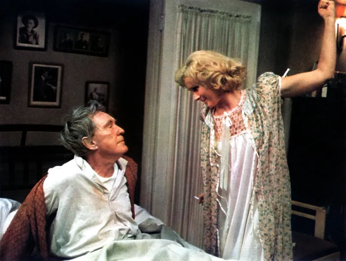 Framed Print : THE DAY OF THE LOCUST, Burgess Meredith, Karen Black, 1975