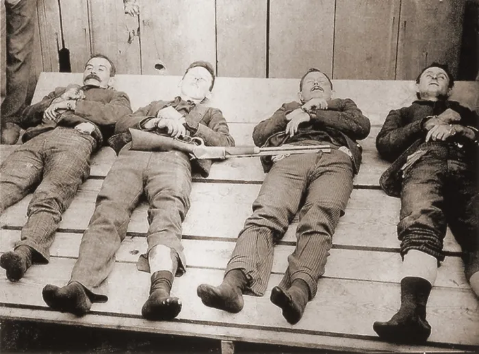 Framed Print : Dead bodies of four members of the Dalton Gang: Bill Powers, Bob Dalton, Grat Dalton and Dick Broadwell