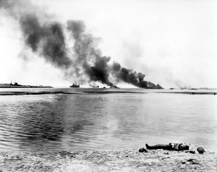 Framed Print : Dead Japanese soldier in Tanapag Harbor on Saipan. He was among a group attempting to escape the island by boat. July 5, 1944. (BSLOC_2013-12_208)