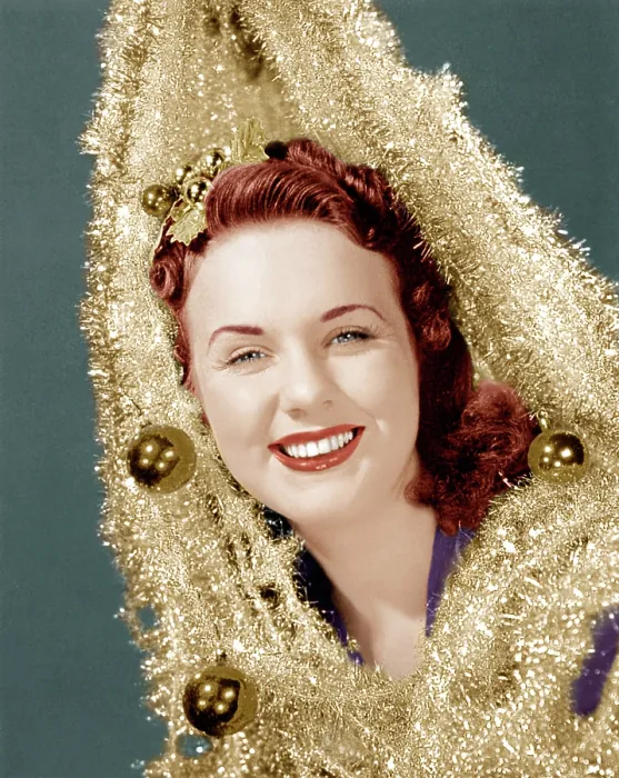 Framed Print : Deanna Durbin, early 1940s Framed Print : Deanna Durbin, early 1940s
