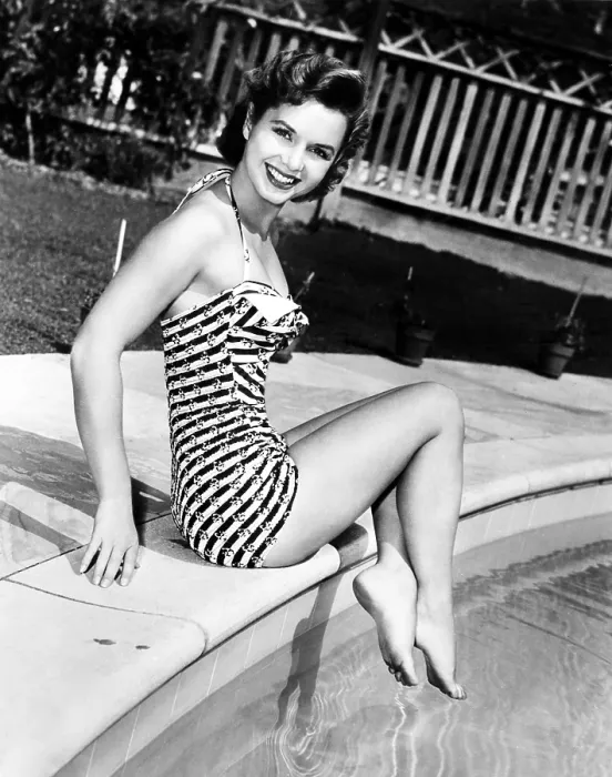 Framed Print : Debbie Reynolds poolside, 1954 Framed Print : Debbie Reynolds poolside, 1954