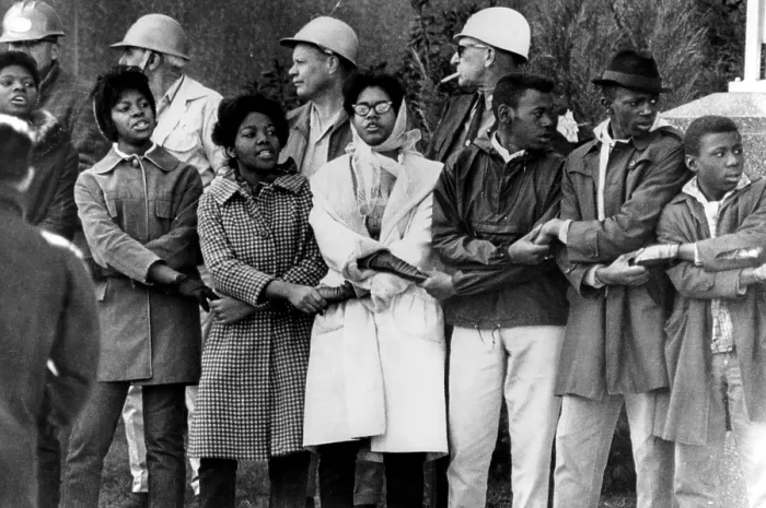 Framed Print : Demonstrators lock arms in front of the Dallas County courthouse in Selma, Alabama. Sheriff Jim Clark had them all arrested, 1965. Courtesy: CSU Archives / Everett Collection