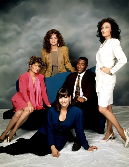Framed Print : DESIGNING WOMEN, clockwise from front, Jan Hooks, Judith Ivey, Annie Potts, Mesach Taylor, Dixie Carter, (1990s), 1986-93