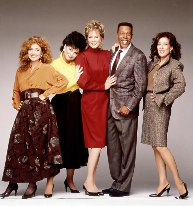 Framed Print : DESIGNING WOMEN, from left, Annie Potts, Delta Burke, Jean Smart, Mesach Taylor, Dixie Carter, (Season 1), 1986-93