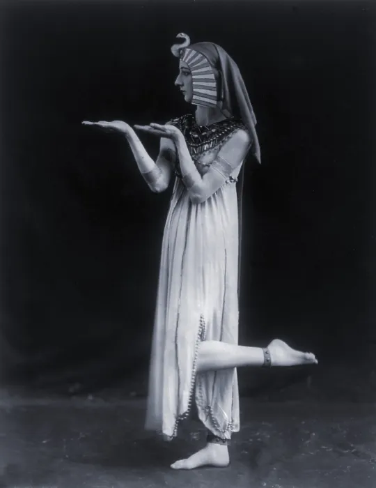 Framed Print : Desiree Lubowska, dancer and head of a dance troupe, in role as Cleopatra. Ca. 1915