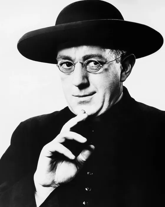 Framed Print : THE DETECTIVE, Alec Guinness, 1954 Framed Print : THE DETECTIVE, Alec Guinness, 1954