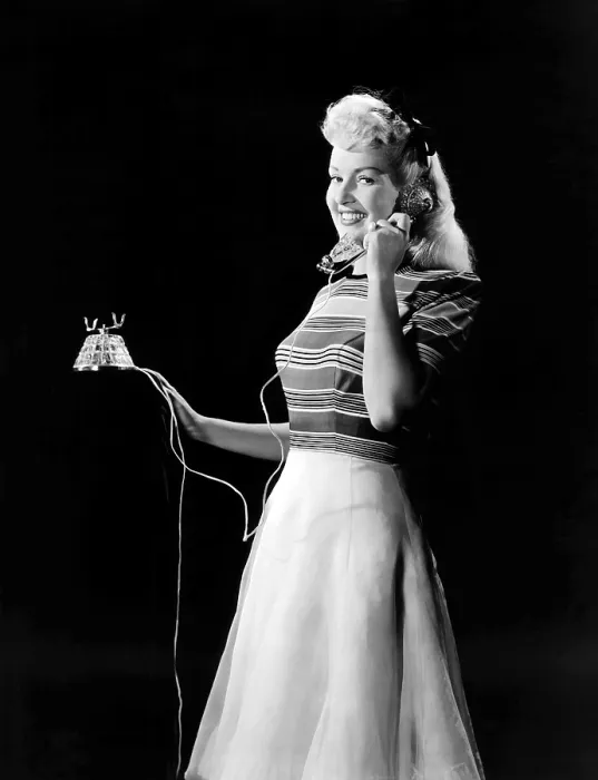 Framed Print : DIAMOND HORSESHOE, (aka BILLY ROSE'S DIAMOND HORSESHOE), Betty Grable, 1945, TM and Copyright 20th Century Fox Film Corp. All rights reserved / Courtesy: Everett Collection Framed Print : DIAMOND HORSESHOE, (aka BILLY ROSE'S DIAMOND HORSESHOE), Betty Grable, 1945, TM and Copyright 20th Century Fox Film Corp. All rights reserved / Courtesy: Everett Collection
