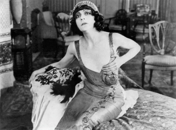 Framed Print : DIE FILMPRIMADONNA, Asta Nielsen, 1913 Framed Print : DIE FILMPRIMADONNA, Asta Nielsen, 1913