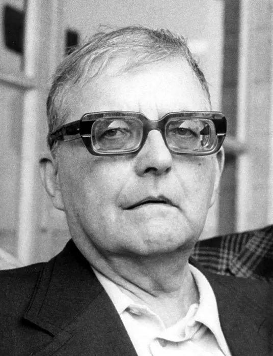 Framed Print : Dimitri Shostakovich, Russian composer (1906-75) arrives in NYC, 6 / 15 / 73. Courtesy: CSU Archives  /  Everett Collection