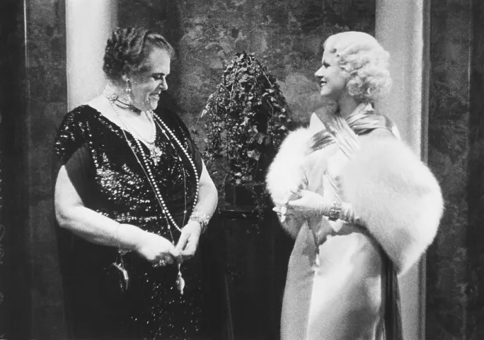 Framed Print : DINNER AT EIGHT, Marie Dressler, Jean Harlow, 1933