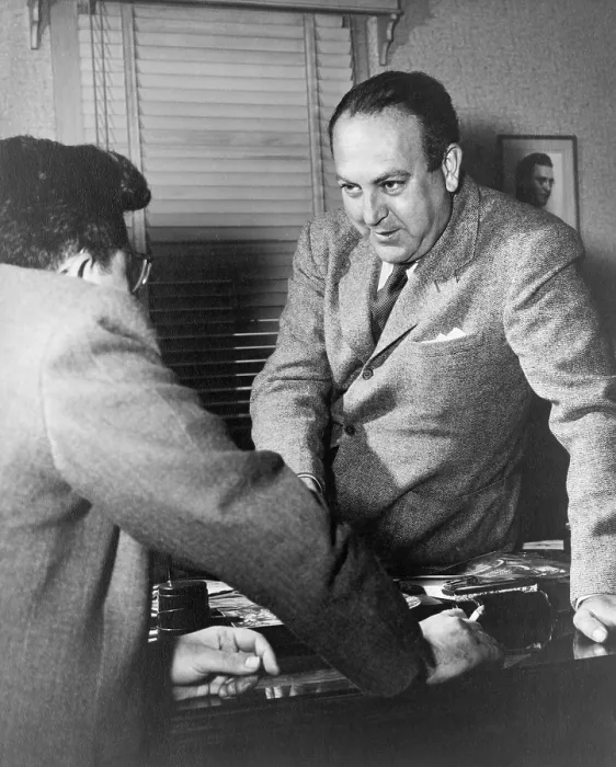 Framed Print : Director Robert Wise (1914-2005) and producer Val Lewton (left) conversing across a desk. Lewton was head of the B-horror unit at RKO Pictures. Ca. 1942