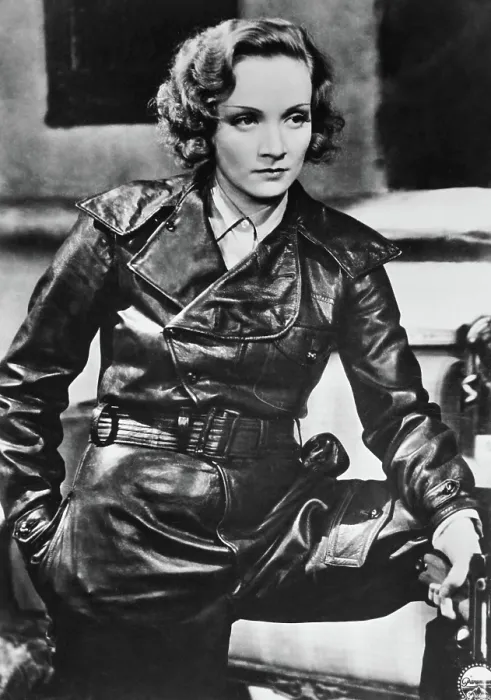 Framed Print : DISHONORED, Marlene Dietrich, 1931 Framed Print : DISHONORED, Marlene Dietrich, 1931