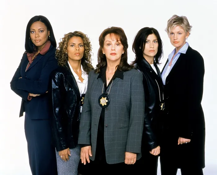 Framed Print : THE DIVISION, Lela Rochon Fuqua, Bonnie Bedelia, Lisa Vidal, Nancy McKeon, Tracey Needham, (Season 1), 2001