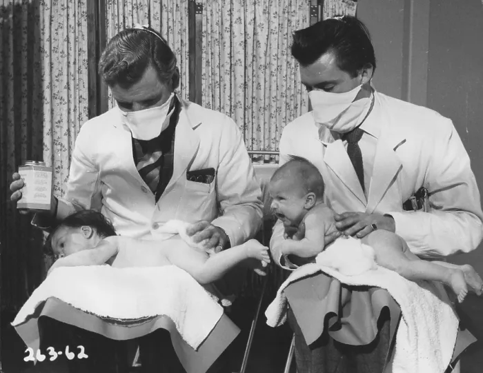 Framed Print : DOCTOR IN THE HOUSE, from left: Kenneth More, Dirk Bogarde, 1954 doctorinthehouse1954-fsct006(doctorinthehouse1954-fsct006)