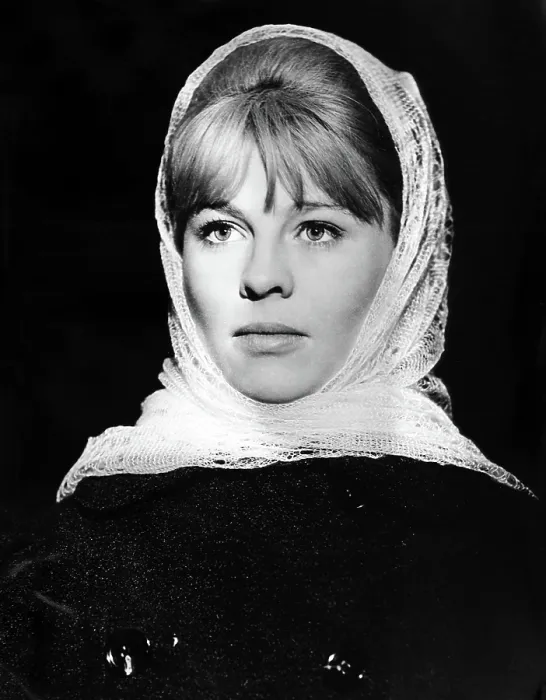 Framed Print : DOCTOR ZHIVAGO, Julie Christie, 1965 Framed Print : DOCTOR ZHIVAGO, Julie Christie, 1965