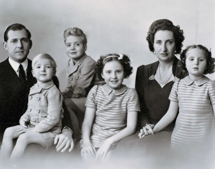 Framed Print : Don Juan de Borbn with his wife Mara de las Mercedes de Borbn-Dos Sicilias and Orleans, and their children Alfonso, Juan Carlos, Pilar and Margarita