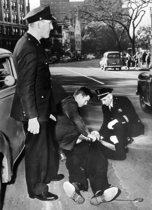 Framed Print : Donald Birdzell, White House guard, was shot in both knees by Puerto Rican nationalist assassins, Oscar Collazo and Girsel Torresola. Nov. 1, 1950