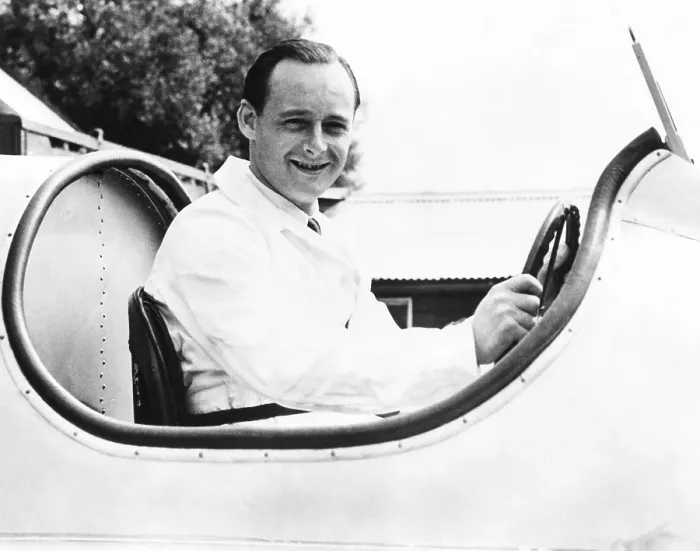 Framed Print : Donald Campbell, son of racing great Sir Malcolm Campbell, in his father's speedboat